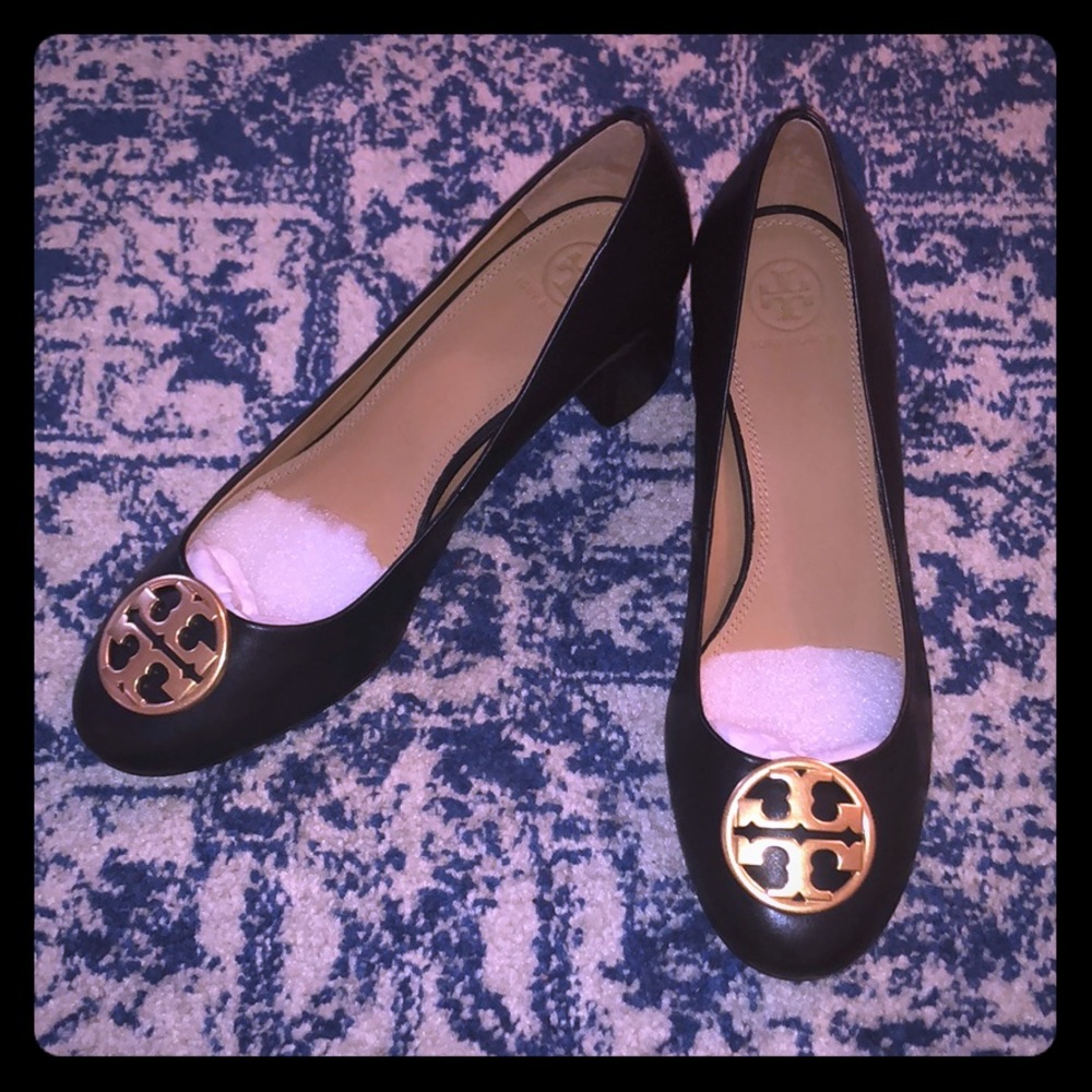 Tory Burch Black Chelsea Pump